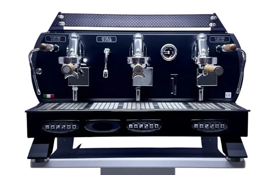 La Nuova Era Altea Anniversario 2-Grupp kommerziell Espresso-Maschinn (Locatioun) - Barista an Espresso