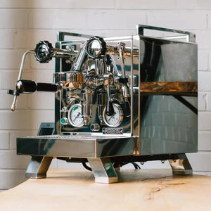 Premium Espressomaschinnen - Barista an Espresso