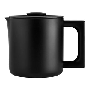 Schwaarz isoléiert Kaffiskaraff mat stilreinem Design an prakteschem Grëff, Deel vu Fellow, EspressoGear, alles iwwer Kaffi.