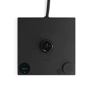Schwaarzt Basisapparat fir eng elektresch Waasserkach mat Bedreiwungsknäppchen an digitalem Display, Deel vun EspressoGear, alles iwwer Kaffi.
