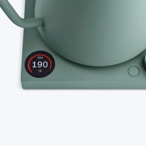 Gréng elektresch Waasserkach mat digitalem Temperaturdisplay an Knäppchen, Deel vu Fellow, EspressoGear, Waasserkacher, alles iwwer Kaffi