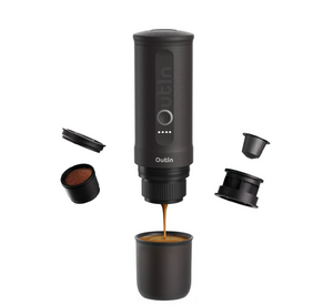 Spacegroe Portabel Kaffisbréiwer mat Kapselen, gemuelenem Kaffi an Espresso an engem passende Becher fir dobaussen