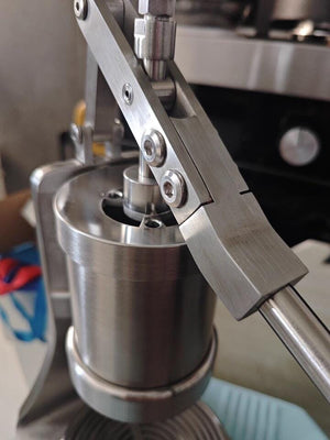 Aleman Sniper Espressomaschinn mat manuellem Hiewel | Precision Tower aus Edelstahl