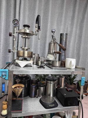 Aleman Sniper Espressomaschinn mat manuellem Hiewel | Precision Tower aus Edelstahl