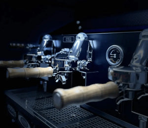 La Nuova Era Altea Anniversario 2-Grupp kommerziell Espresso-Maschinn - Barista an Espresso