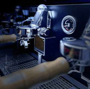 La Nuova Era Altea Anniversario 2 - Grupp kommerziell Espressomaschinn - Barista an Espresso